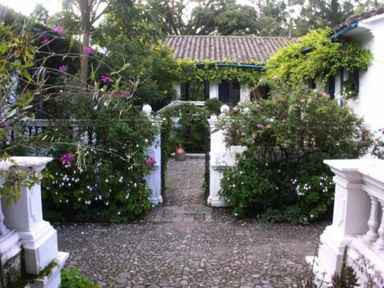 Отель Hacienda Cusin Отавало Экстерьер фото